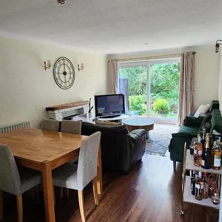 Triple Room In Crawley,Gatwick,West Sussex Ifield Exterior photo