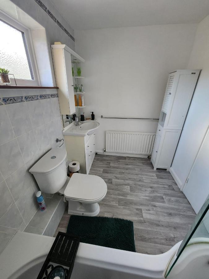 Triple In Crawley,gatwick,west Sussex Homestay