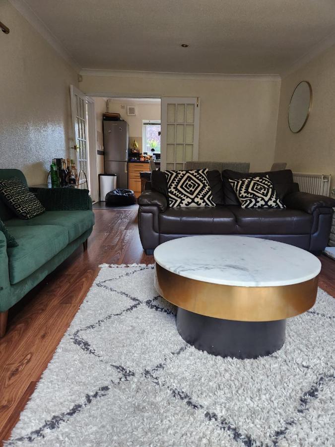 Homestay Triple In Crawley,gatwick,west Sussex *