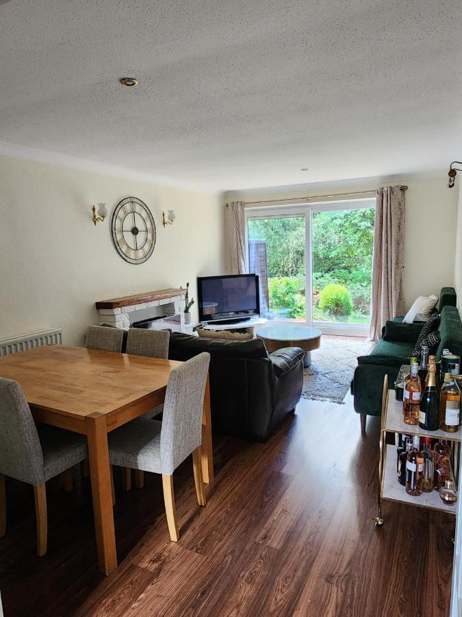 Triple In Crawley,gatwick,west Sussex